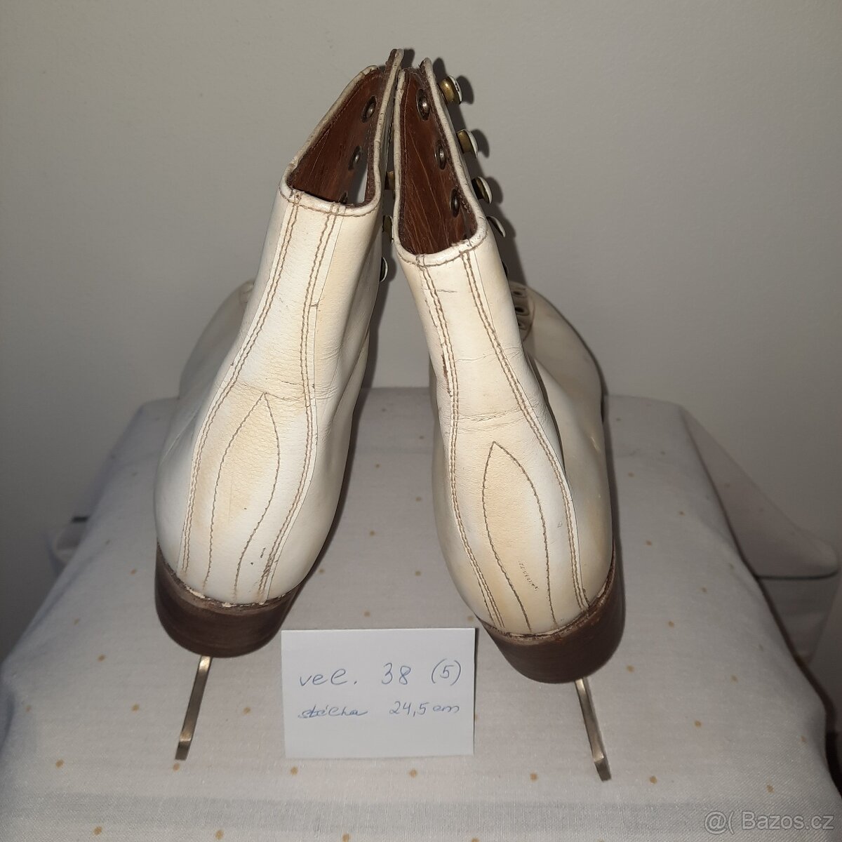 PRODÁM DÍVČÍ LEDNÍ BRUSLE VEL. 38 (5-25)