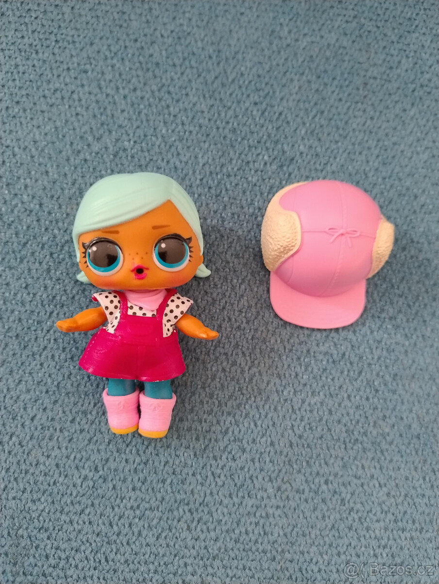 LOL panenka s čepicí