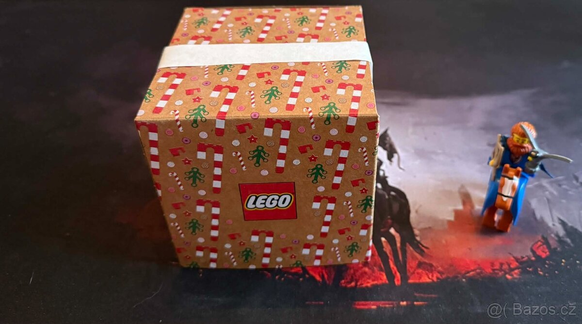 LEGO Vánoční sada s vykrajovátkem na cukroví a hrnkem 500825