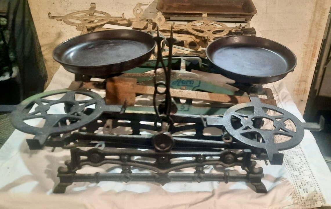 Starožitné váhy - 4ks