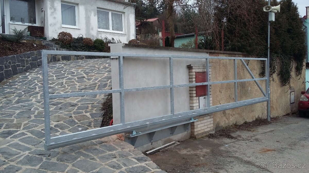samonosná brána