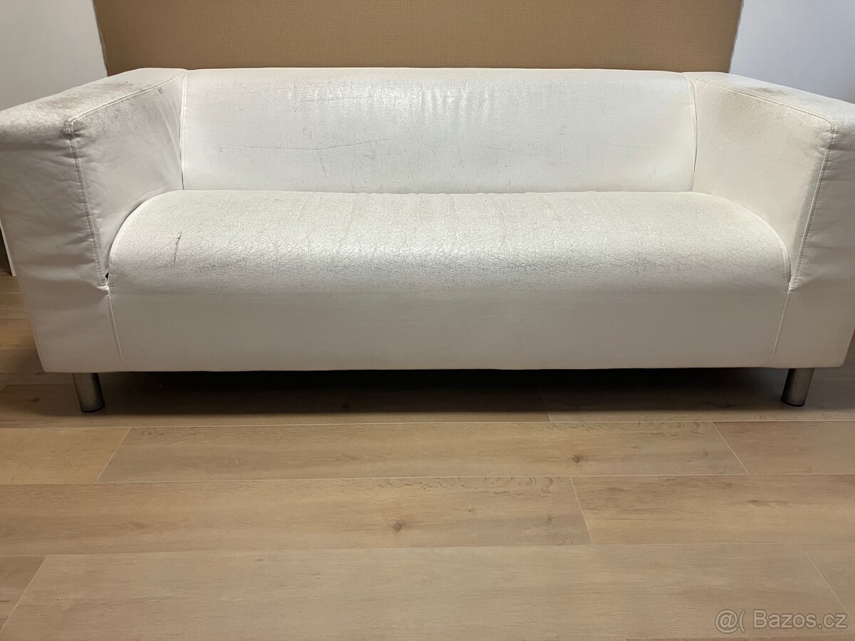 Bílá kožená sedačka