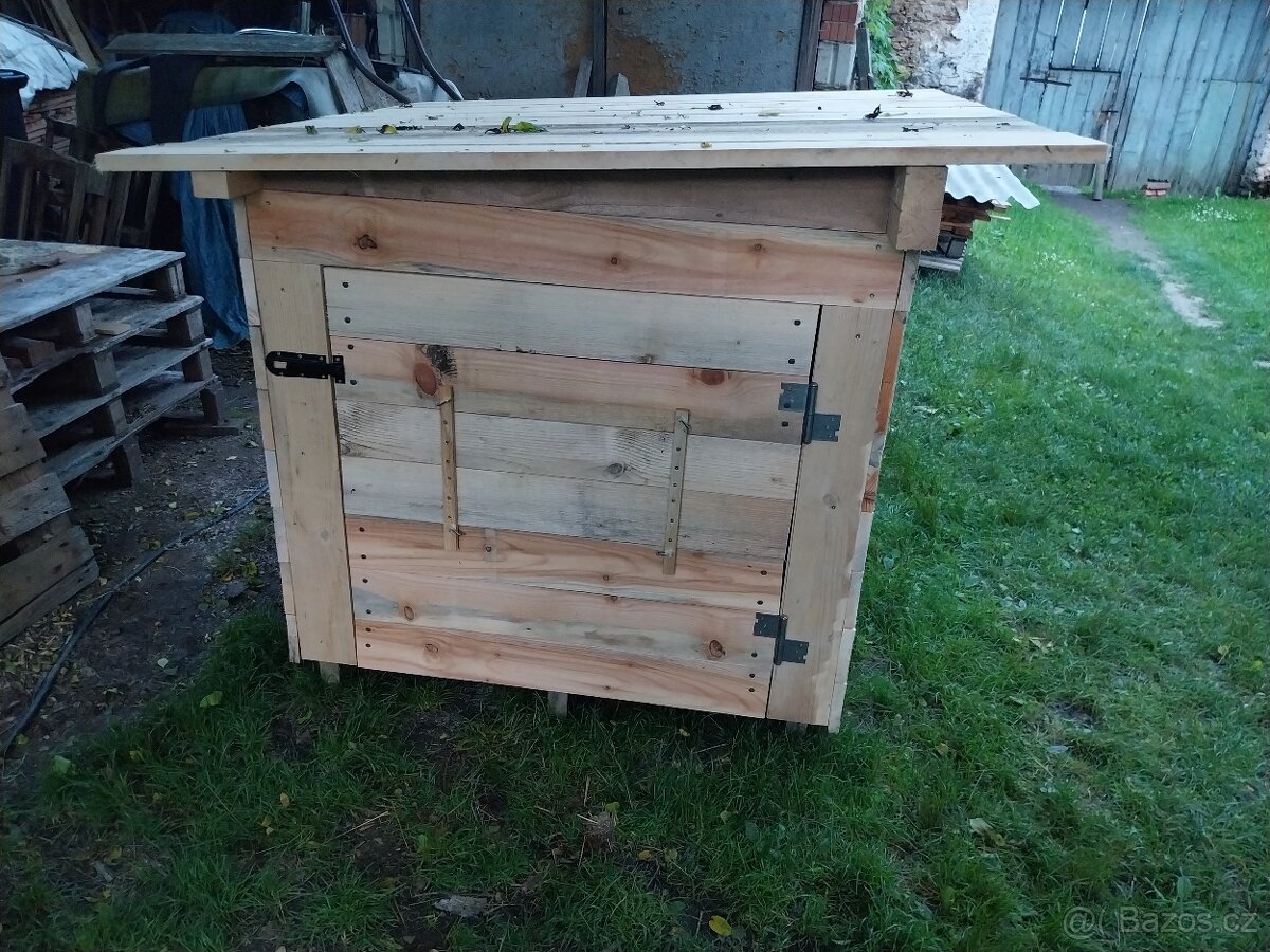 Odchovna malé drůbeže, nebo kurník