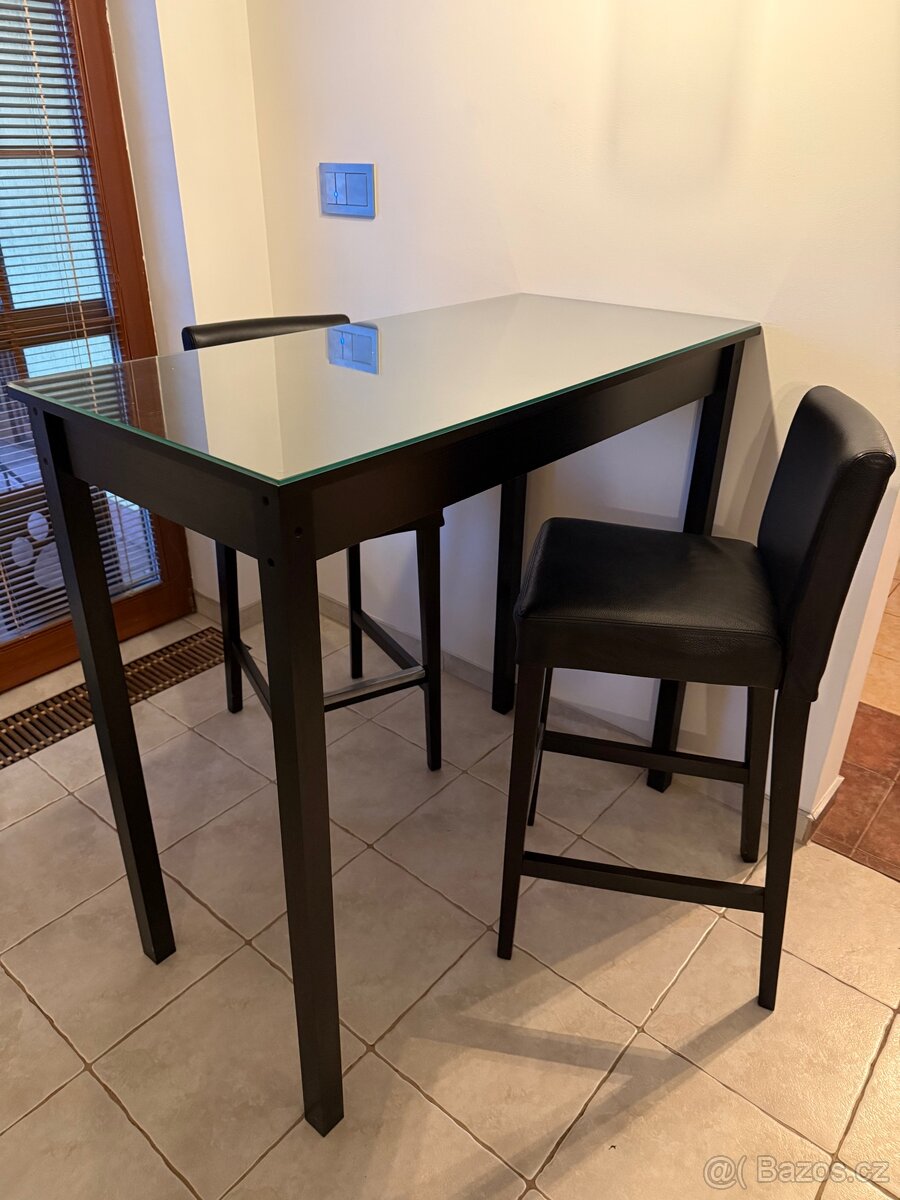 Prodám barový stůl a židle