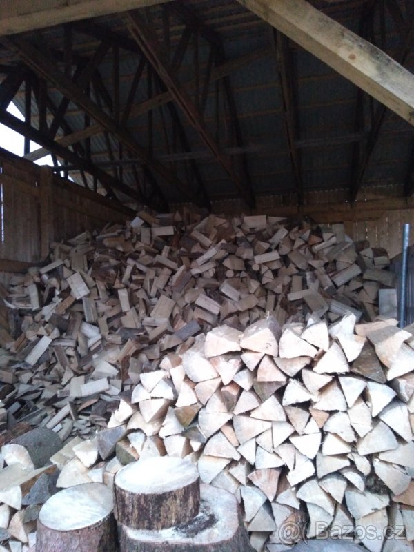 Štípané dřevo 1100,- Kč