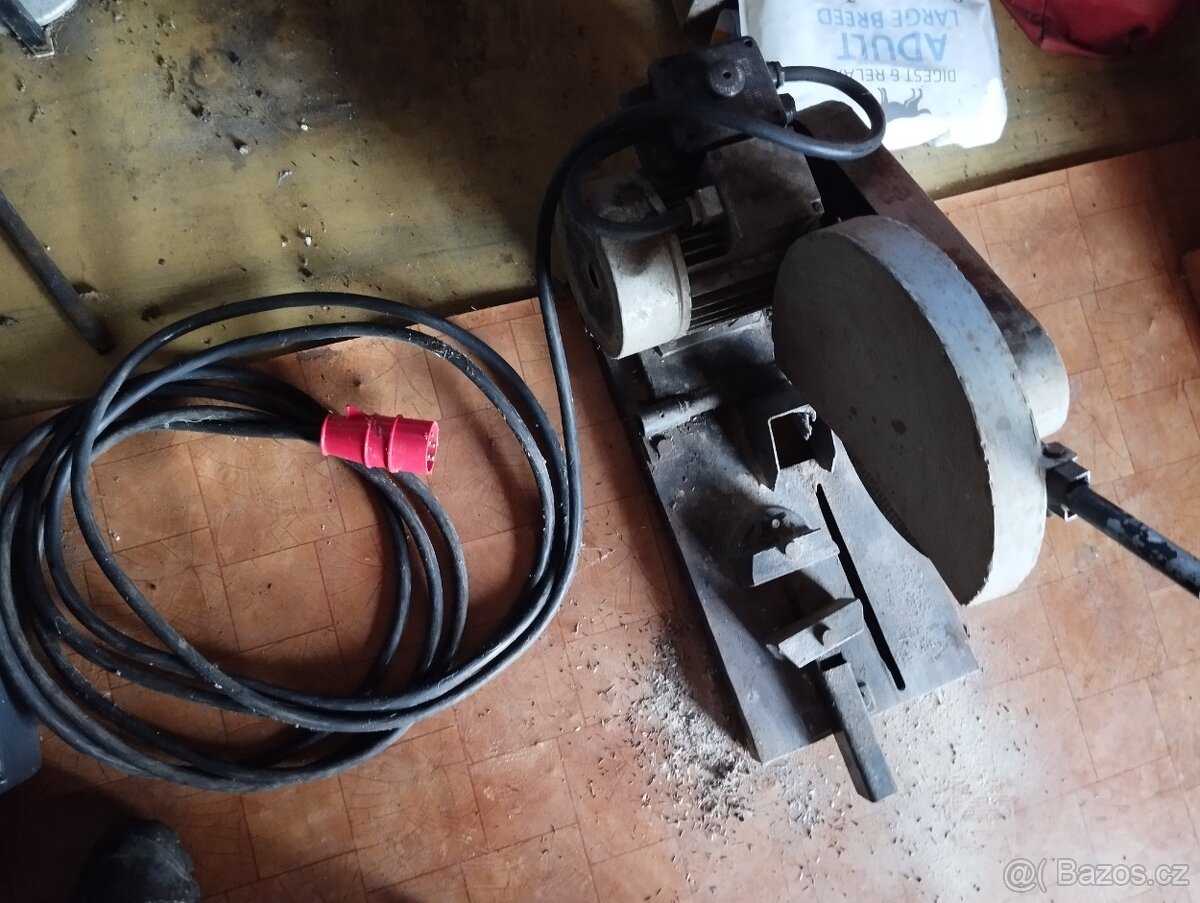 Prodám řezačku na kov.