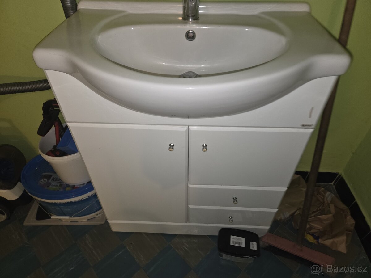Skříňka s umyvadle