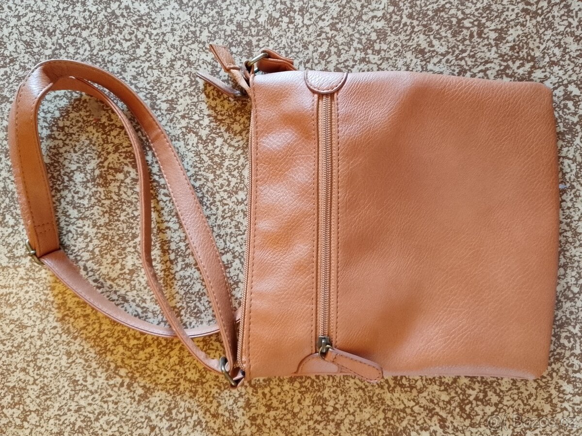 Crossbody kabelka hnědá