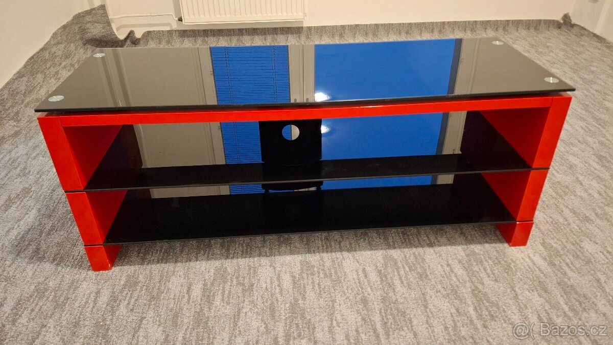 Stůl pod TV