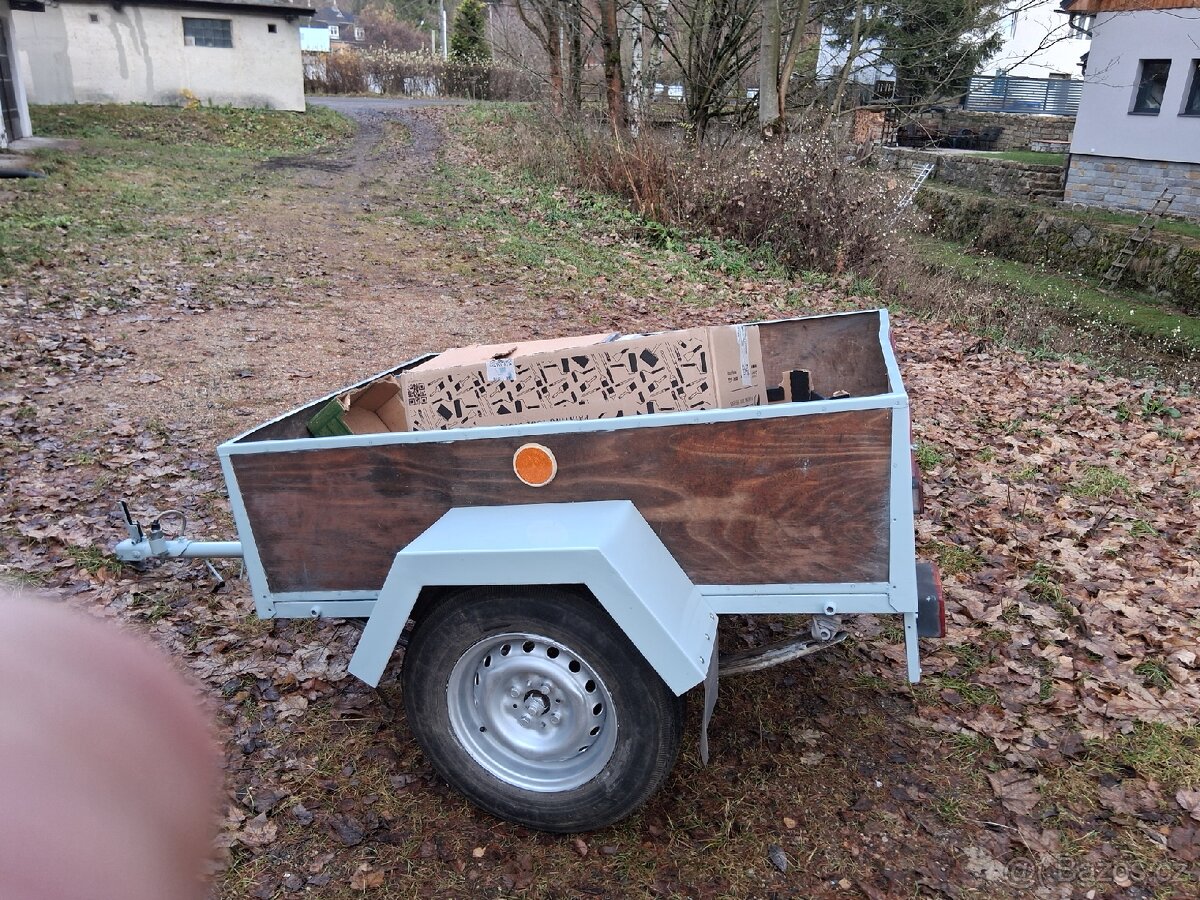 Přívěsný vozík.