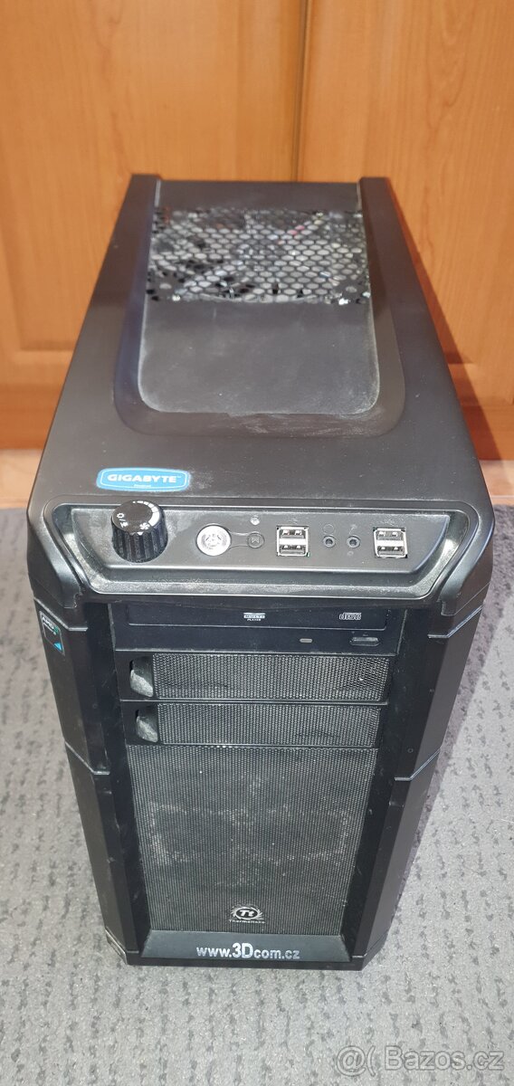 Pc skříň Thermaltake Element G + DVD vypalovačka