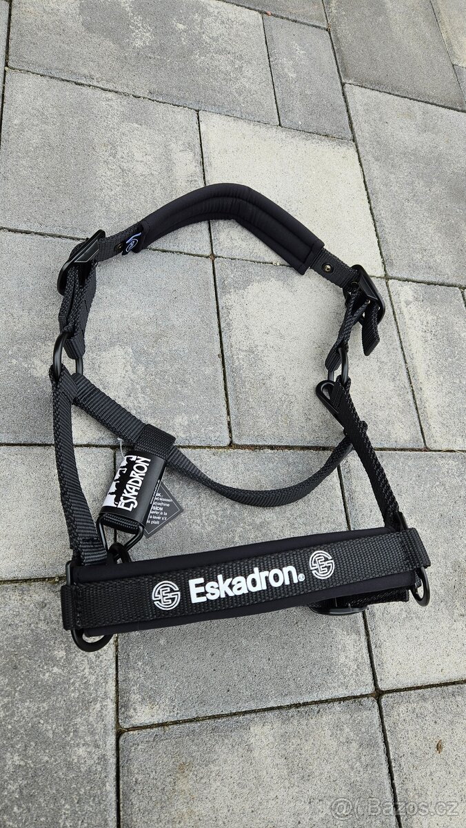 Nové ohlávky Eskadron