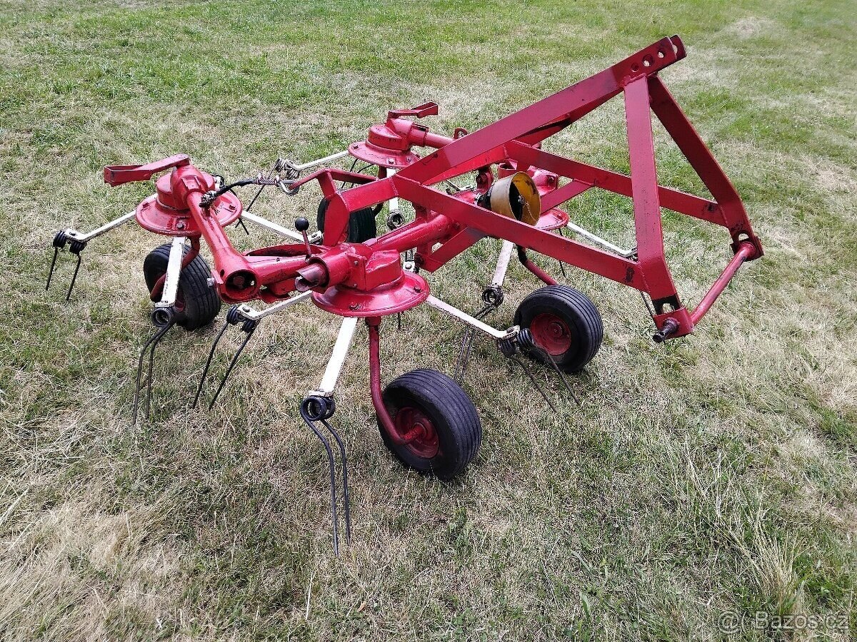 Prodám Nesený 4 rotorový obraceč Deutz-Fahr