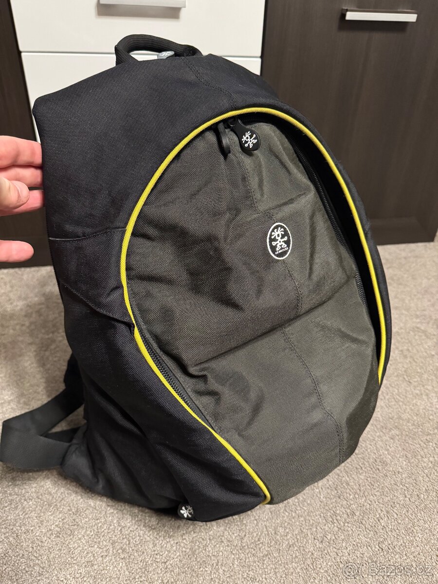 Prodám batoh na notebook Crumpler The Belly L - Top stav