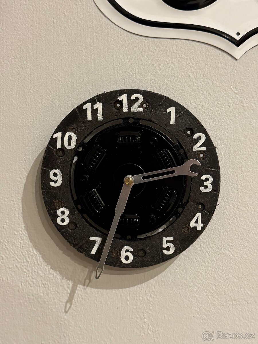 Nástěnné hodiny ze spojky