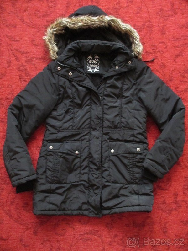 Černá zimní parka