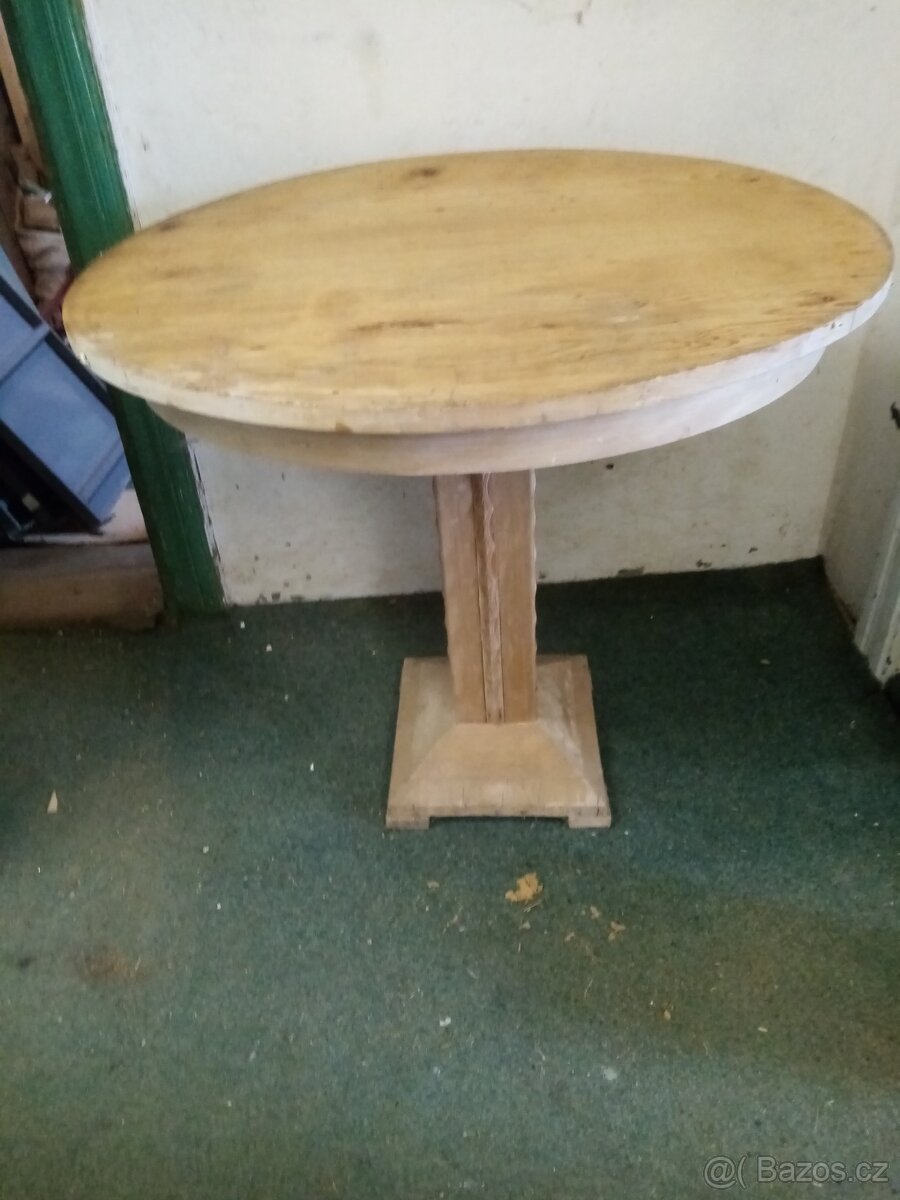 Starožitný stolek ovál