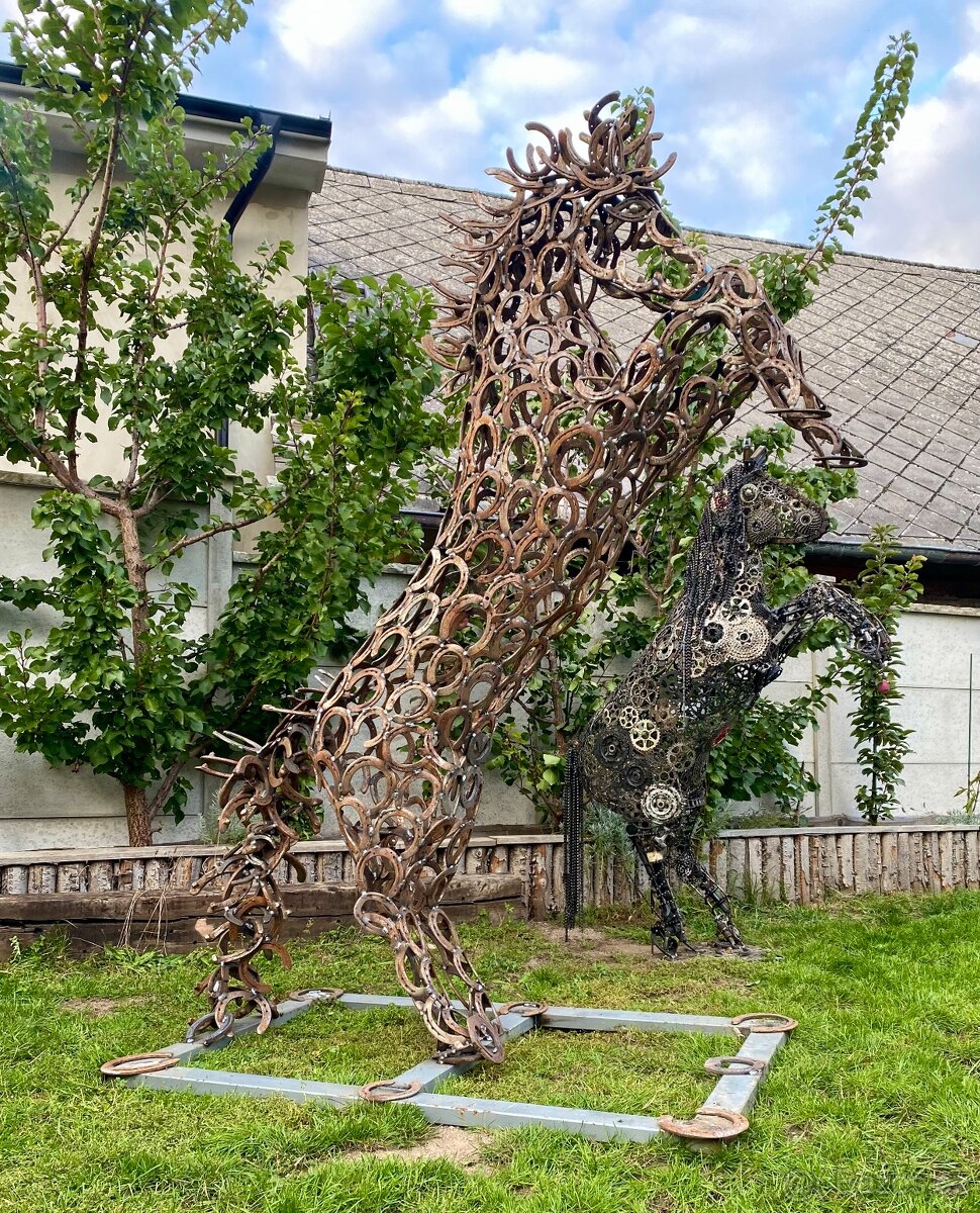 Nabízím koně z podkov