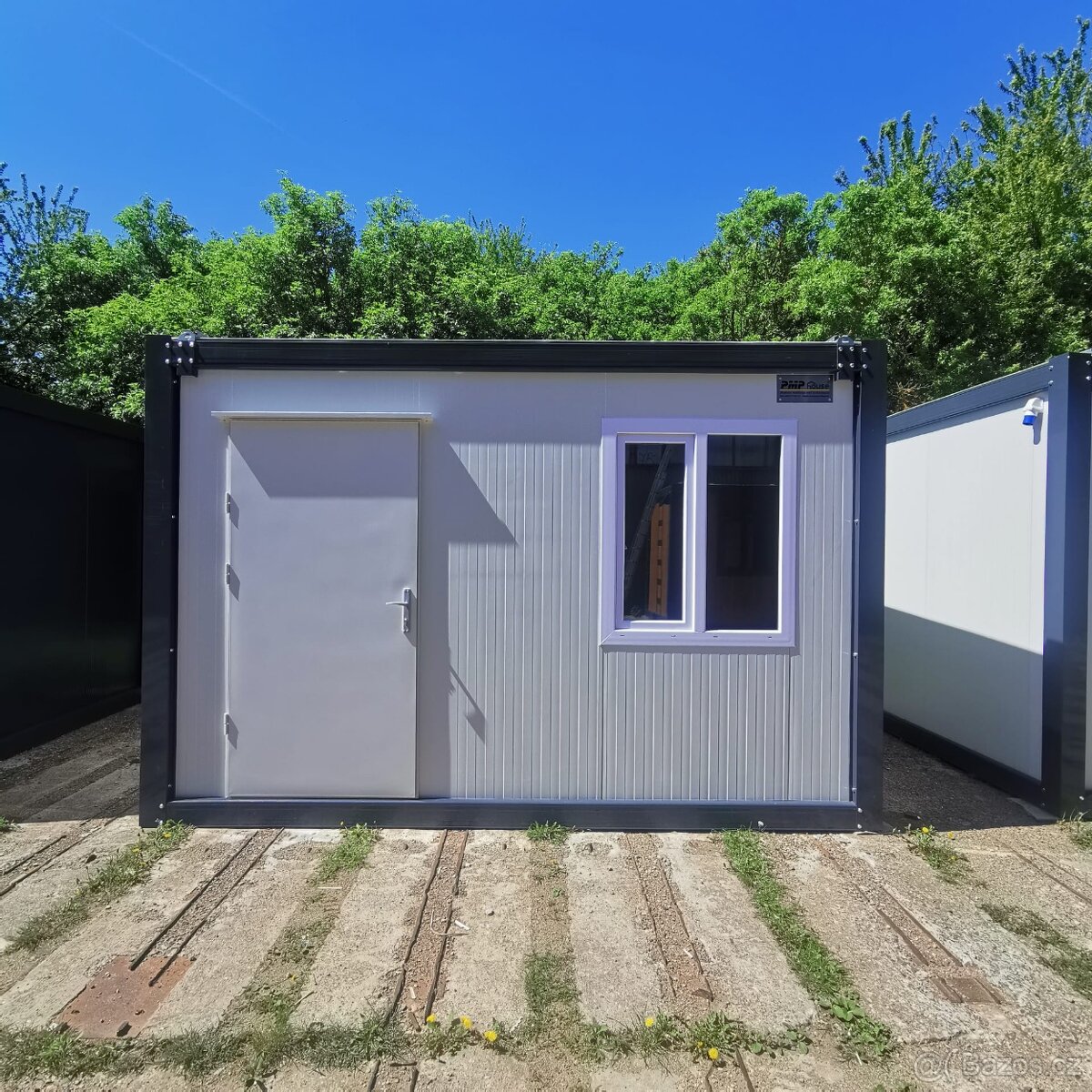 Obytný kontejner o rozměru 2,4 x 4 m