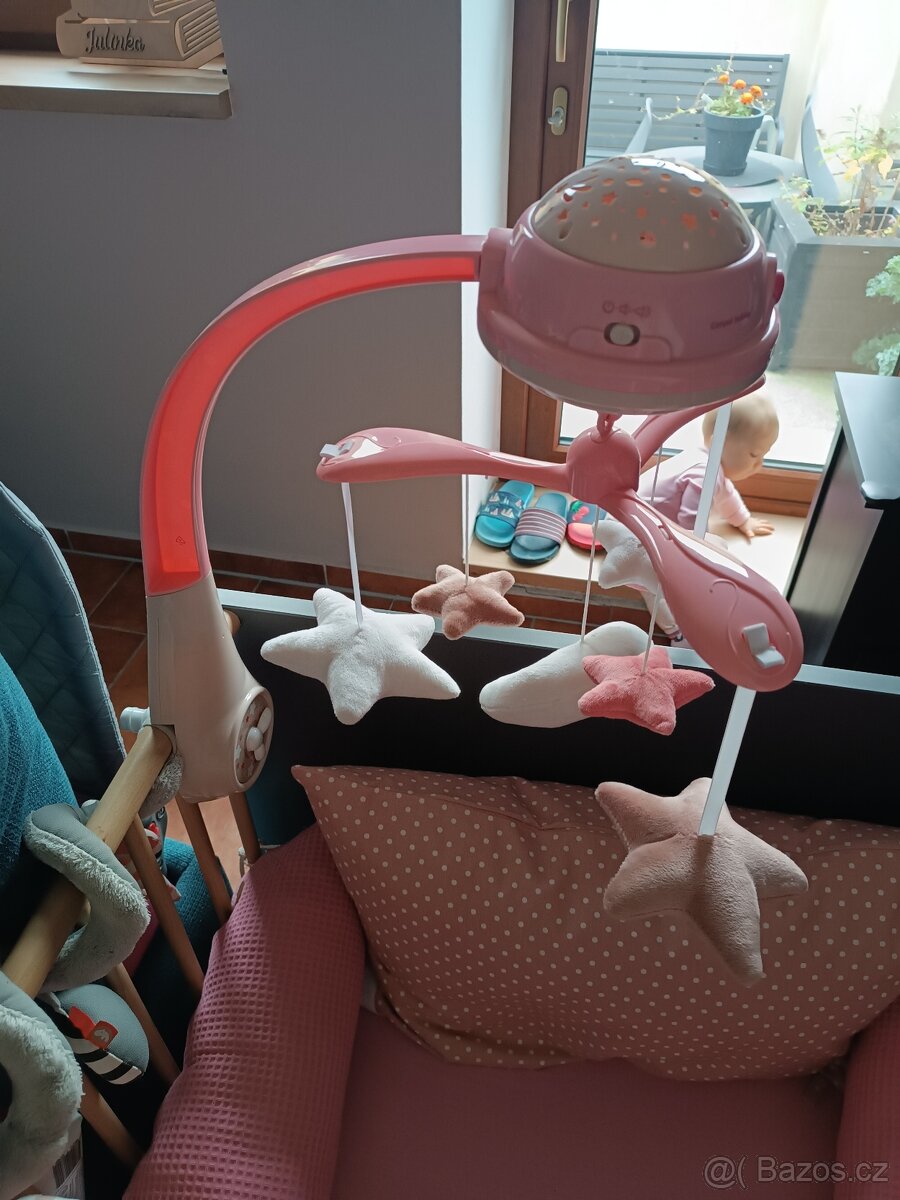 Kolotoč nad postýlku