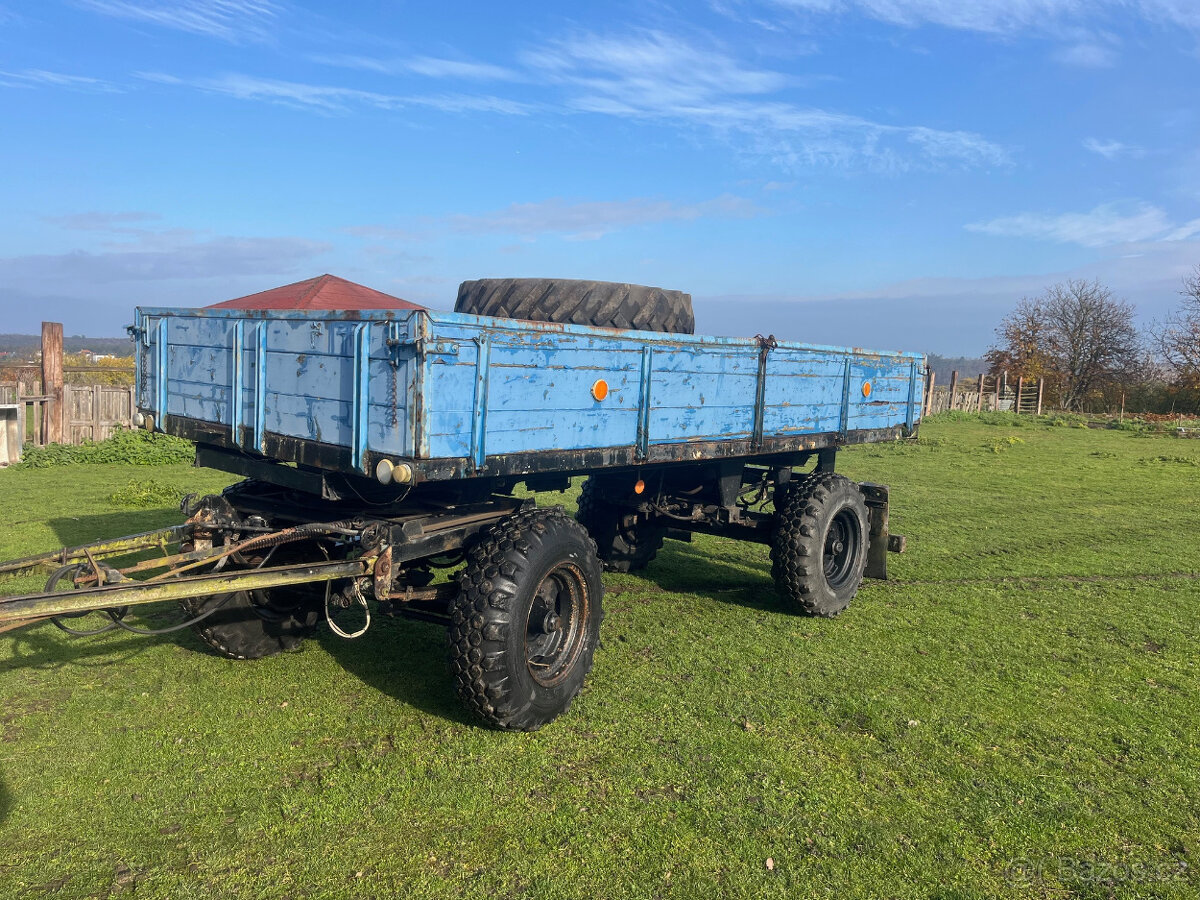 Sklápěcí vlek 8t s SPZ