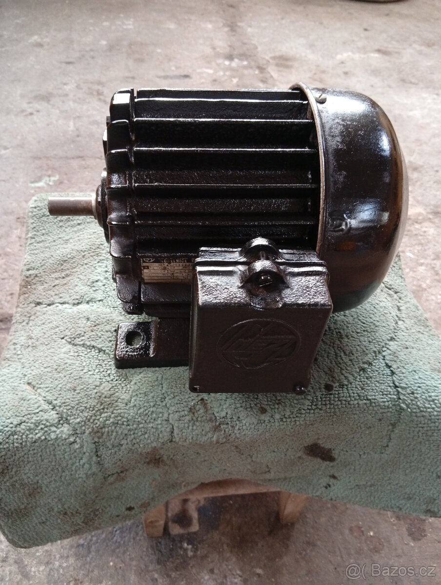 Elektromotor patkový 380/220