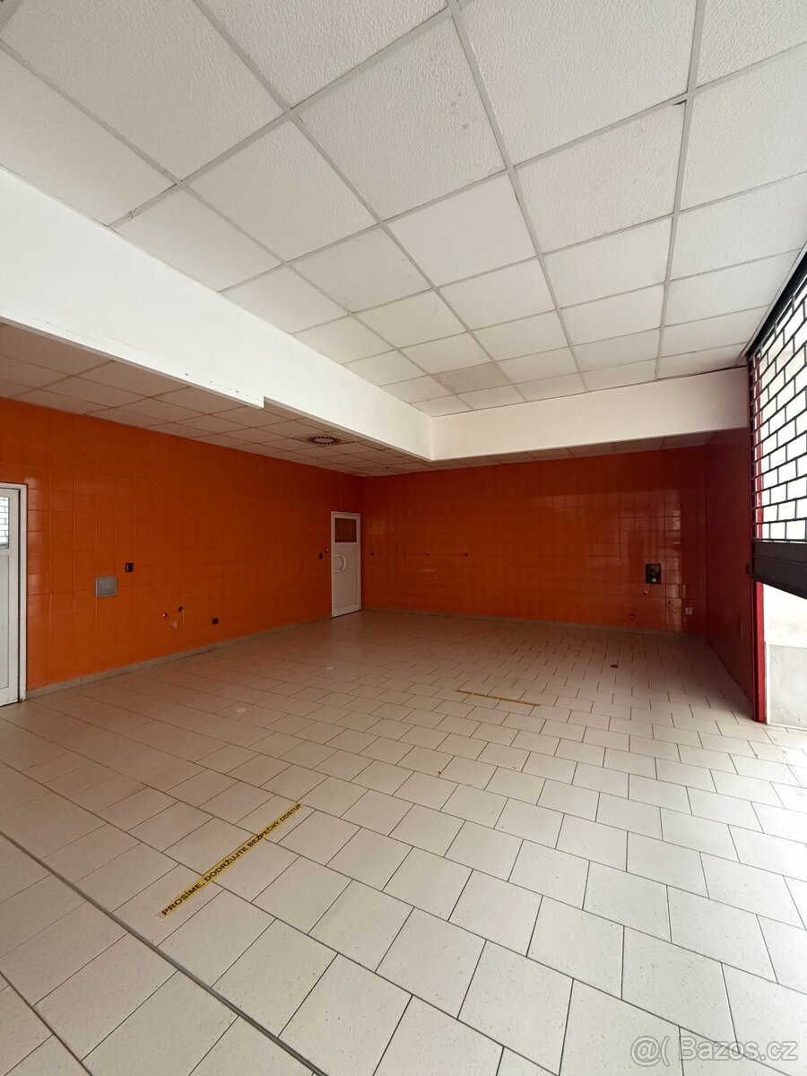 Pronájem komerčního prostoru – Plzeň (u Hornbachu, McDonald’