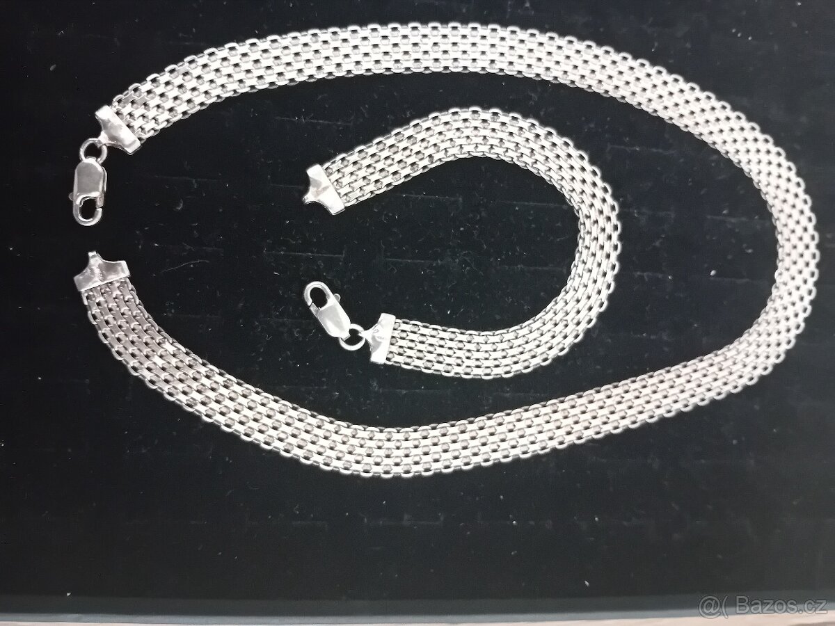 Starožitný stříbrný set.