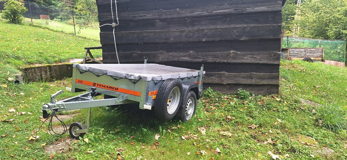 Vozík Temared s konstrukcí a plachtou