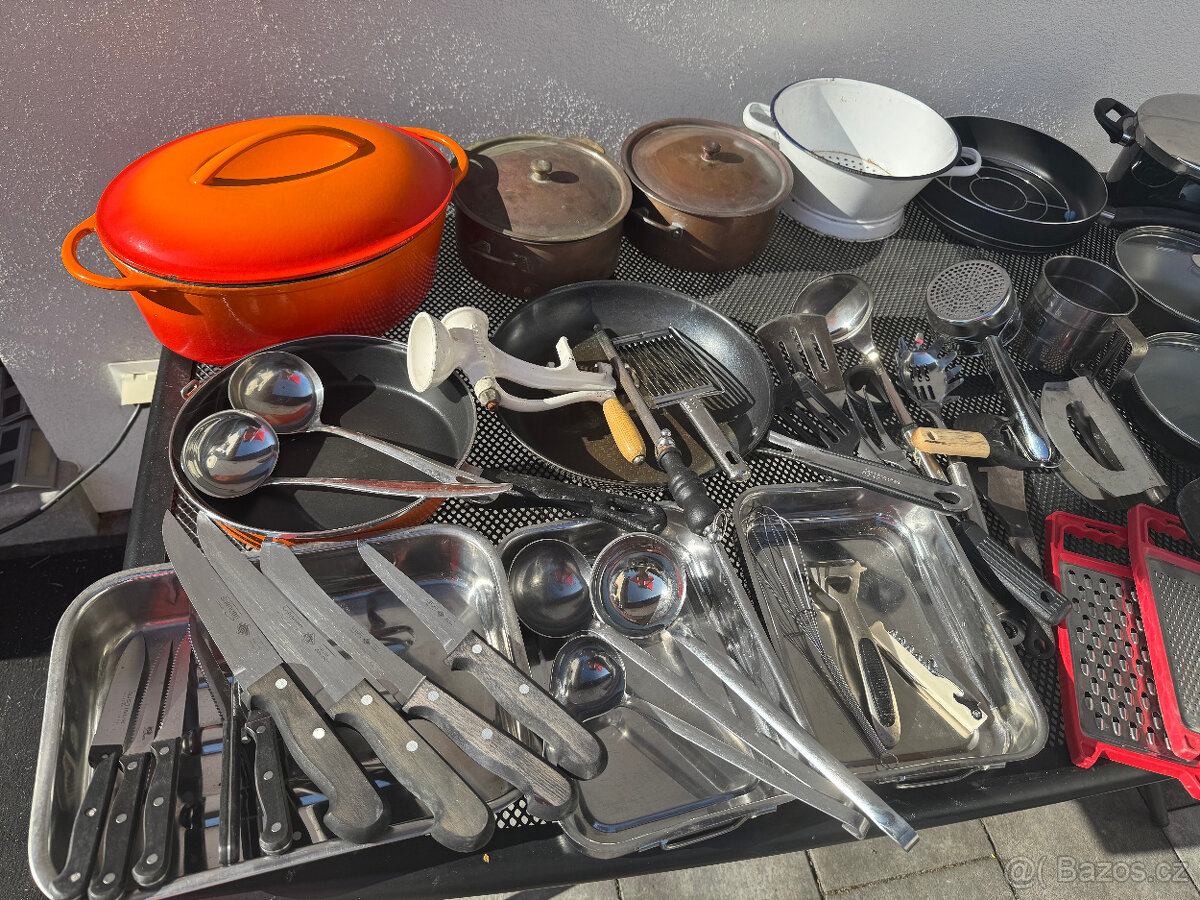 Kuchyňské nádobí - hrnce, pánve a příslušenství