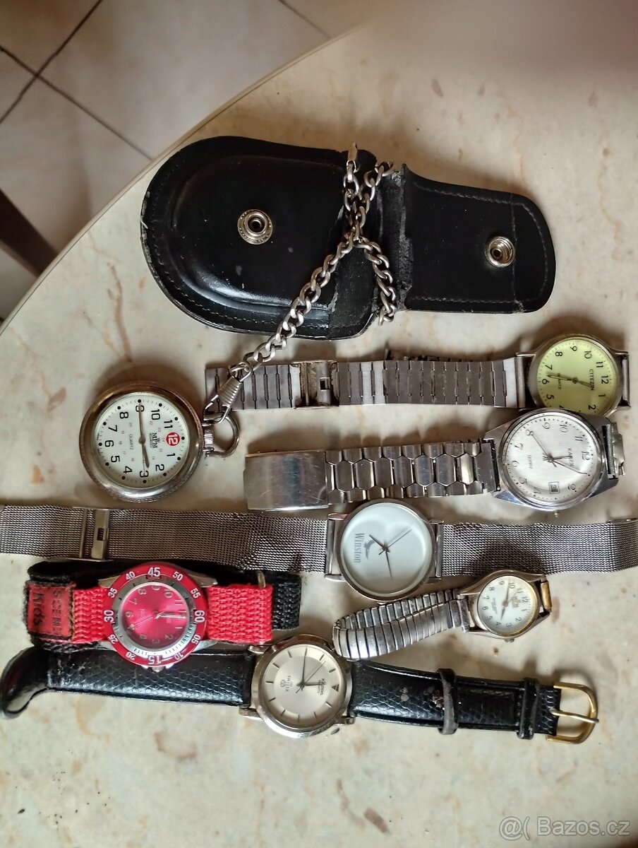 různé hodinky