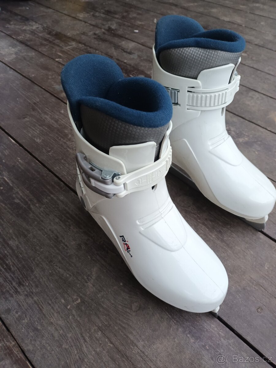 Prodám dámské lední brusle velikost 36-37