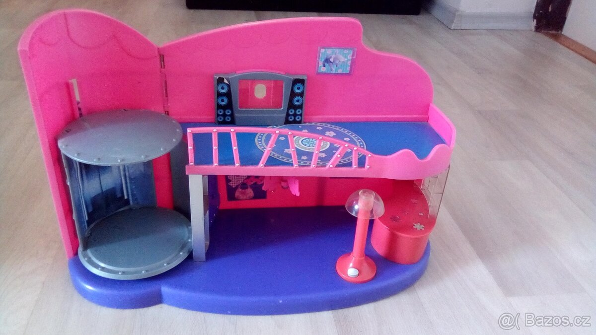 Domeček pro panenky