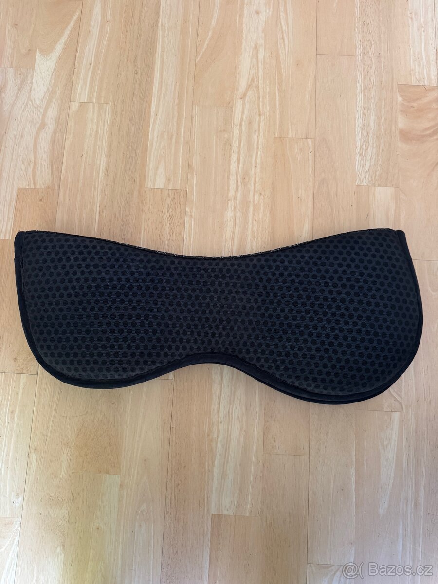 Korekční podsedlová dečka