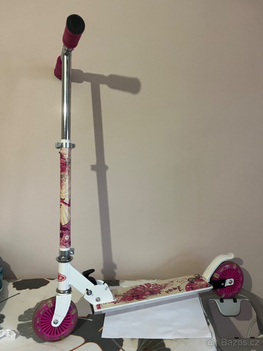 Koloběžka Worker Pinki 7672