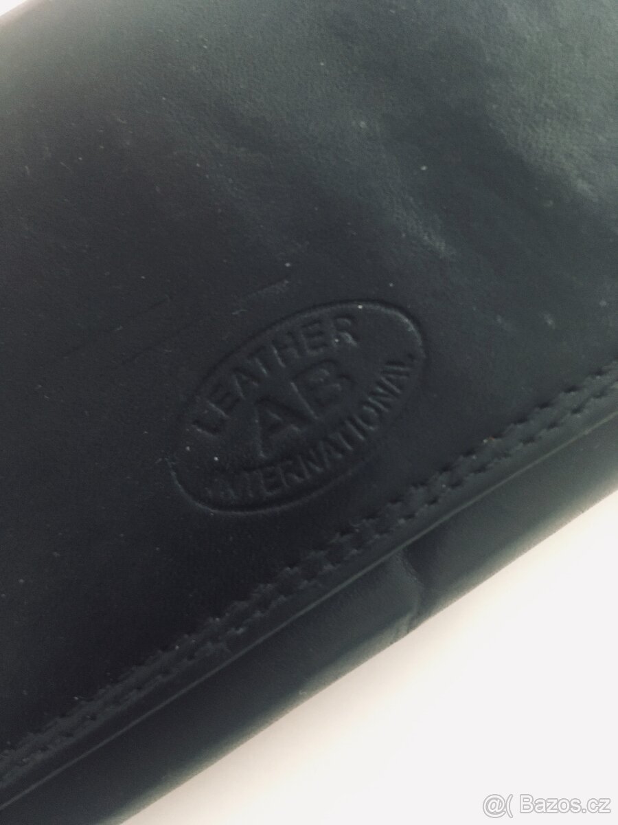 Černá kožená peněženka - rukodělná výroba