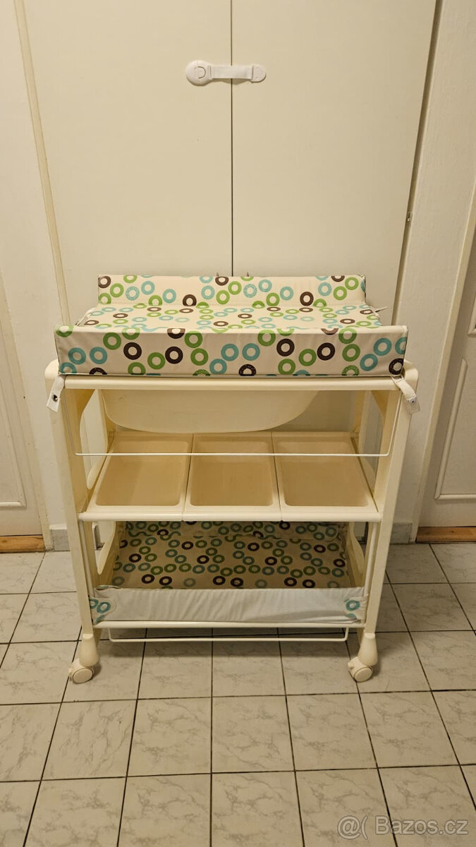Přebalovací pult s vaničkou