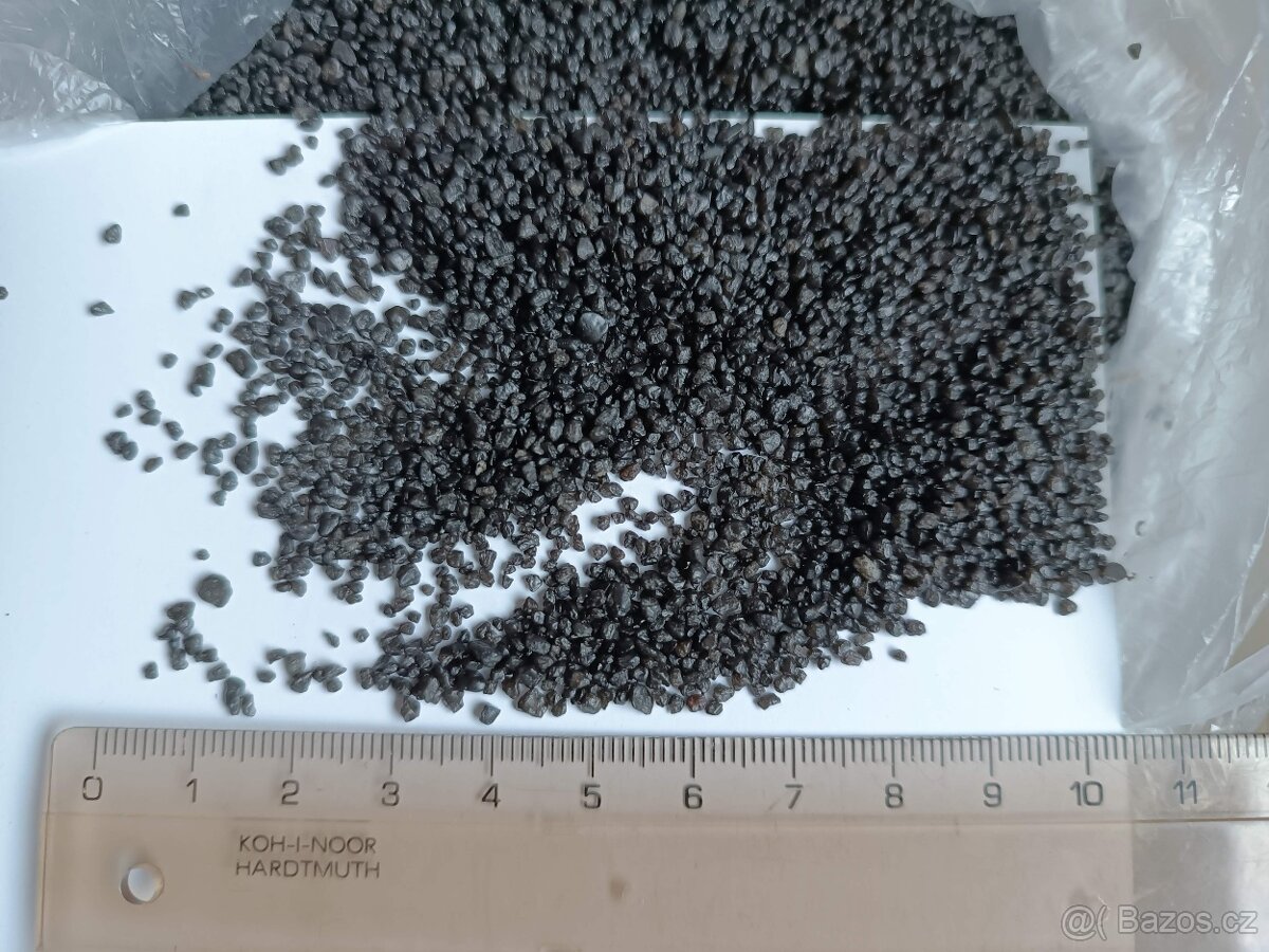 akvarijní písek černý