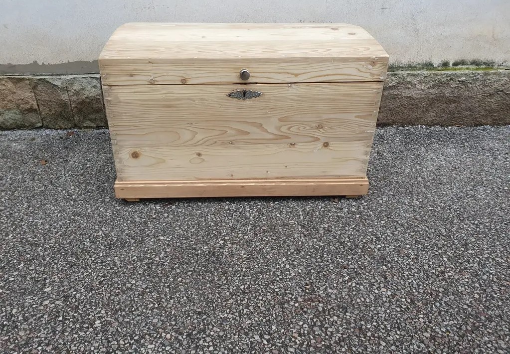 STAROŽITNÝ KUFR PO CELKOVÉ RENOVACI