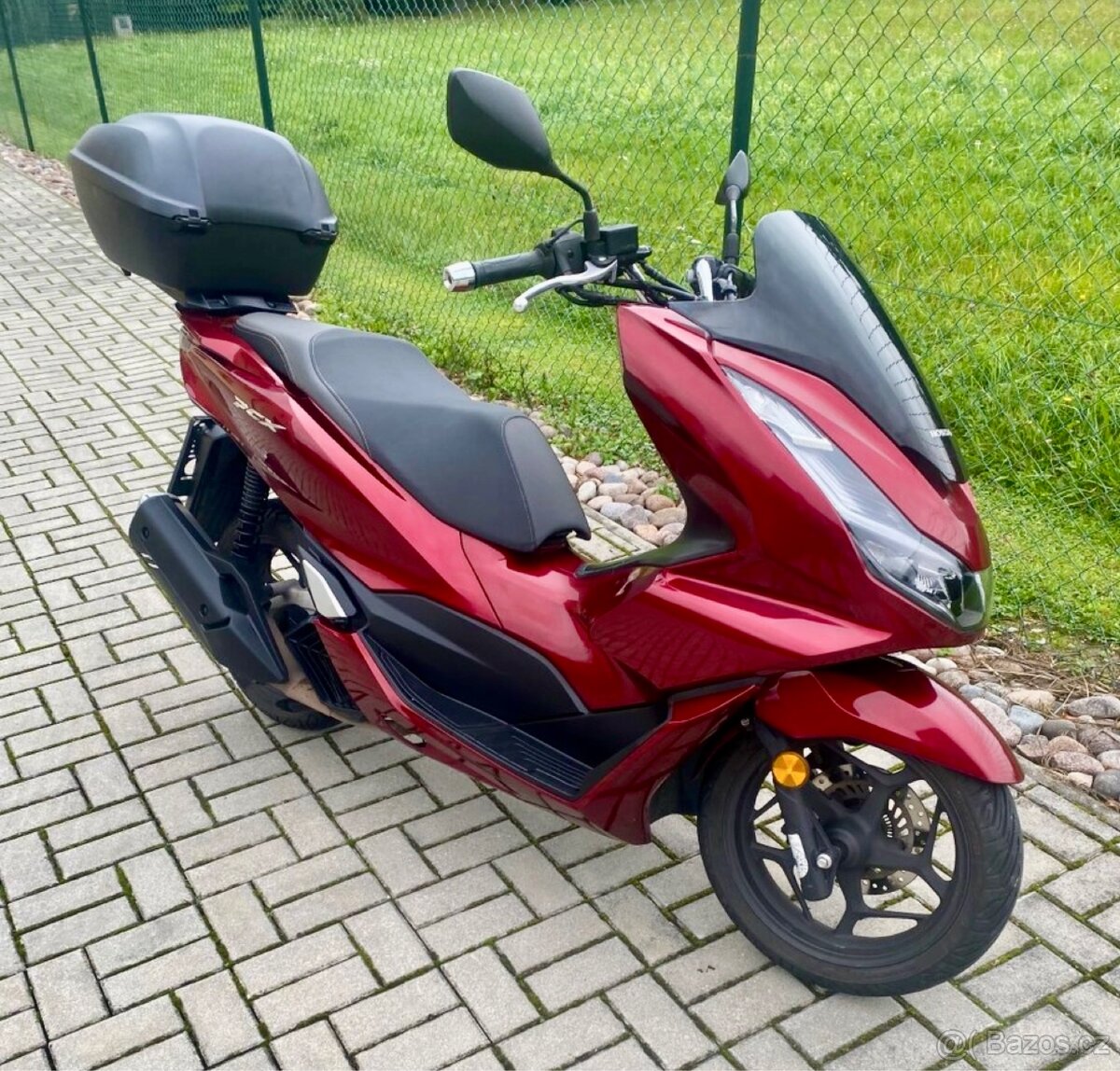 Pronájem skútru Honda PCX 125