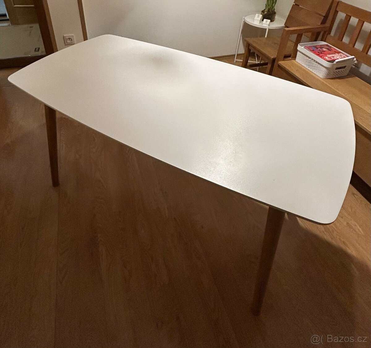 Jídelní stůl