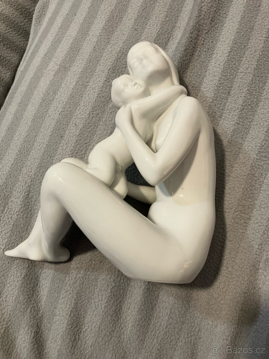 Porcelánová soška