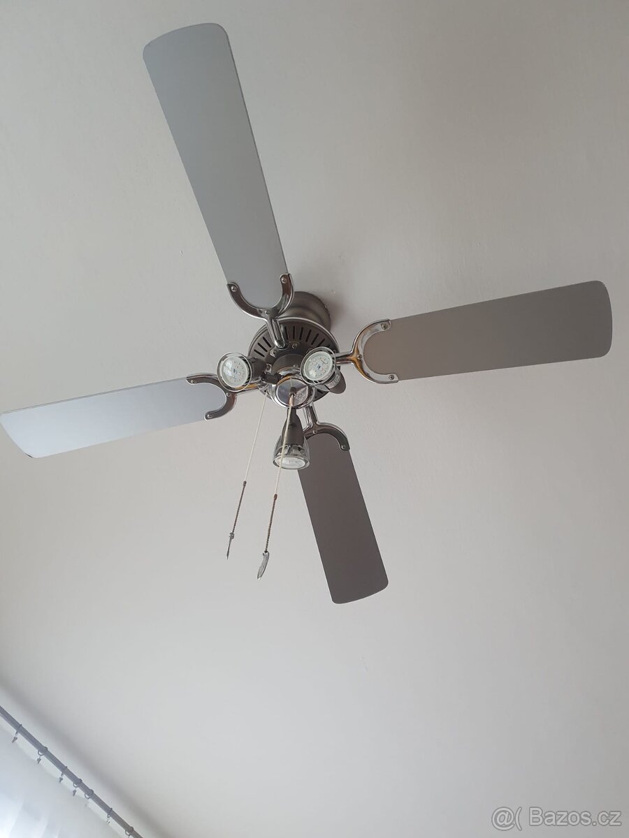 Stropní svítidlo s větrákem