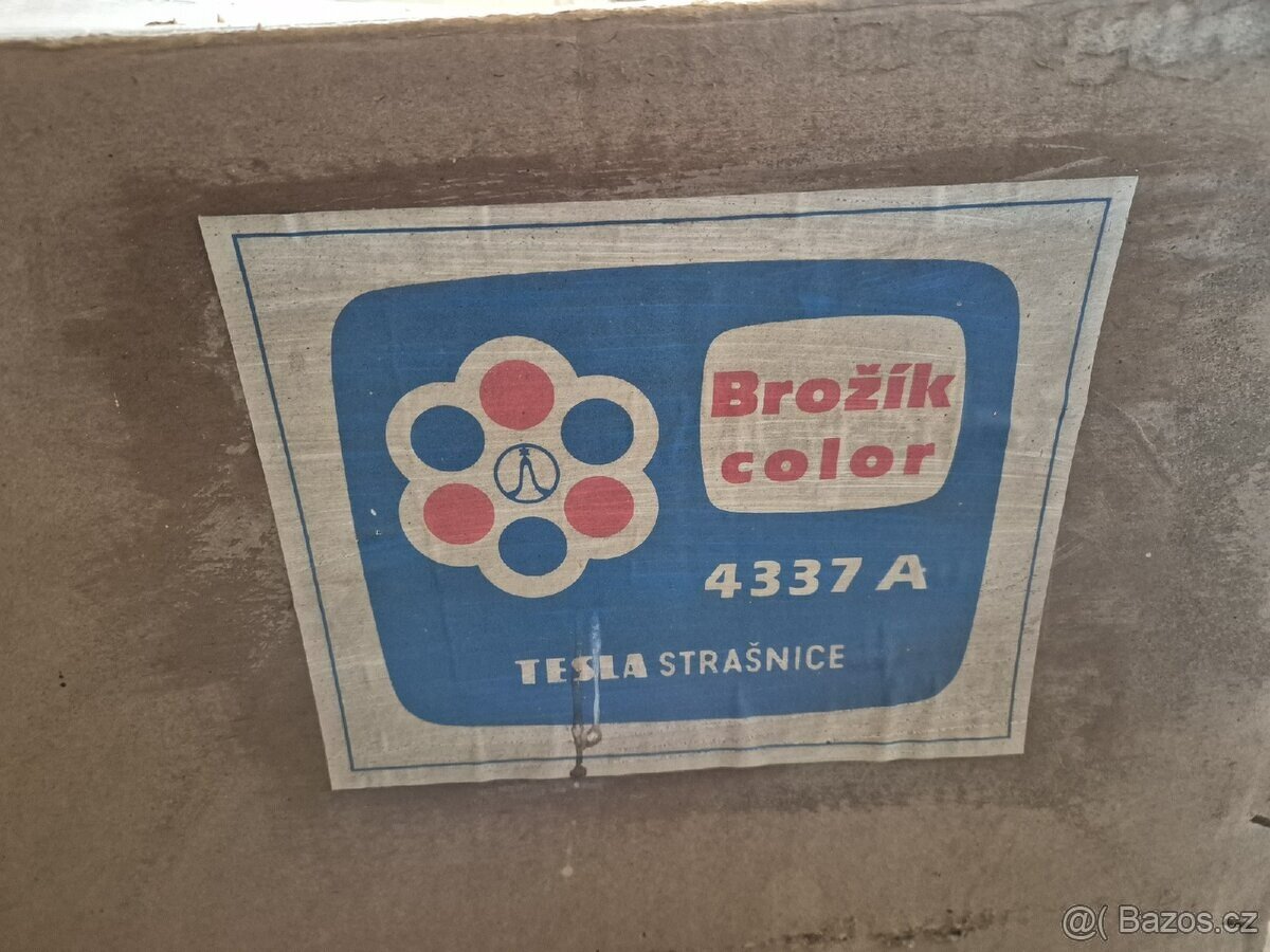 Krabice od televize TESLA Brožík color