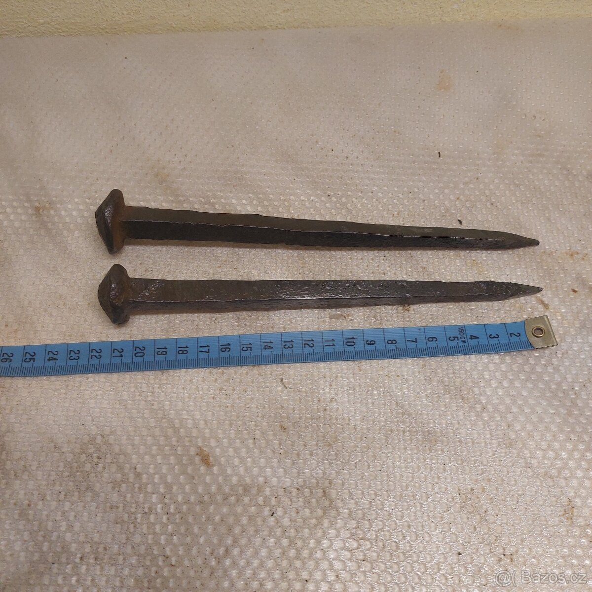 Staré kované hřeby-18 kusů.