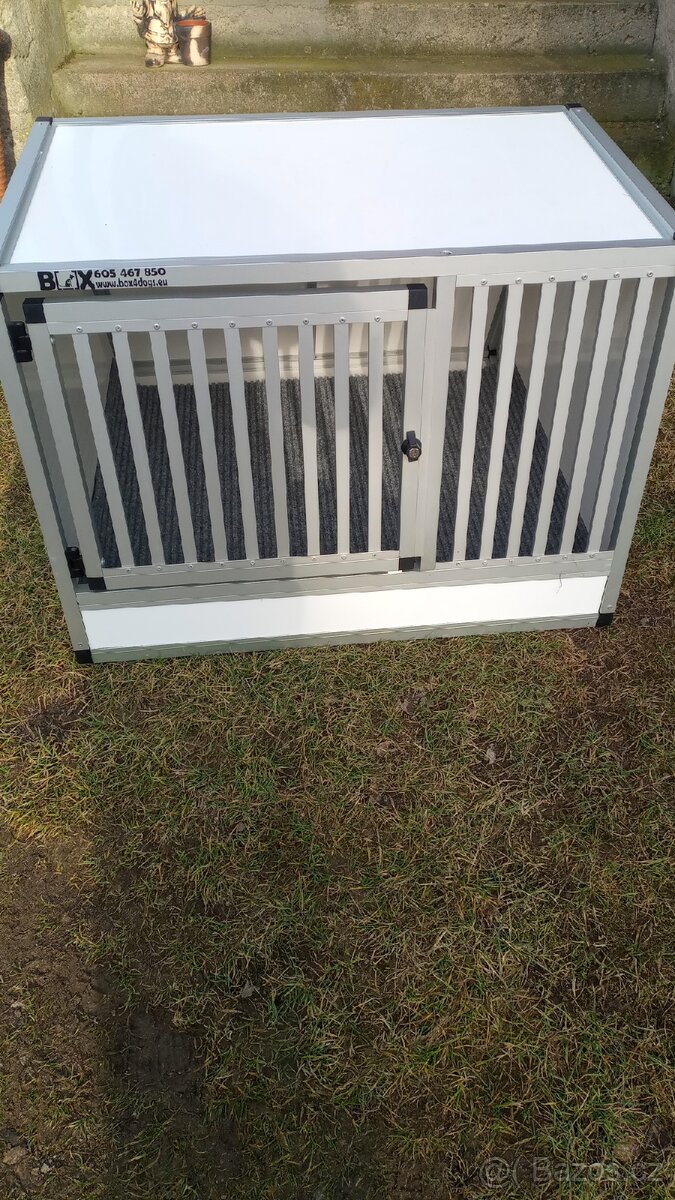 Prodám přepravní box na psa do kufru auta.