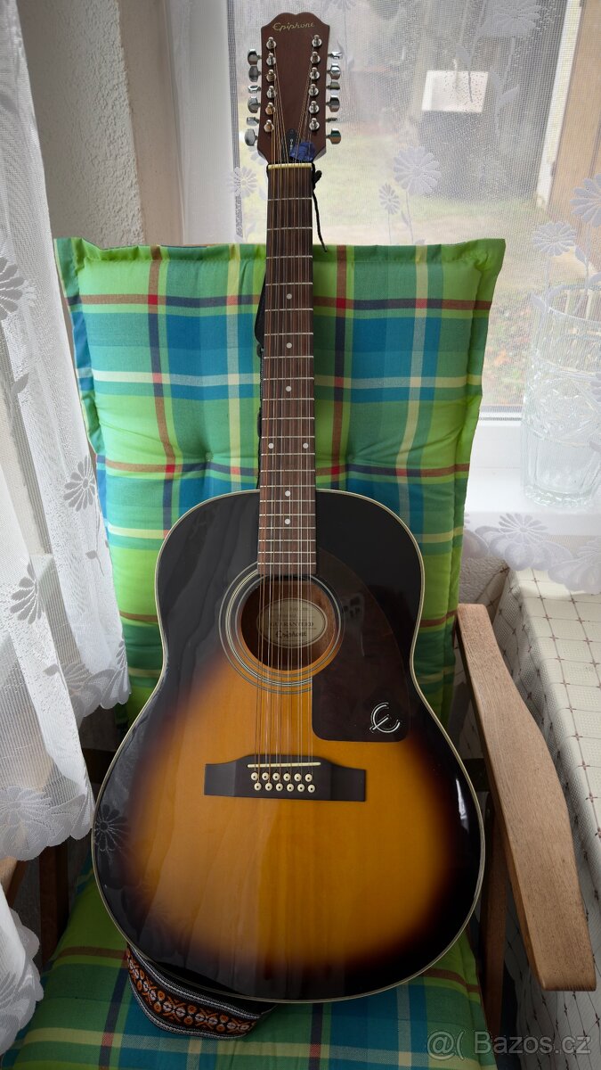 12strunná akustická kytara Epiphone + příslušenství