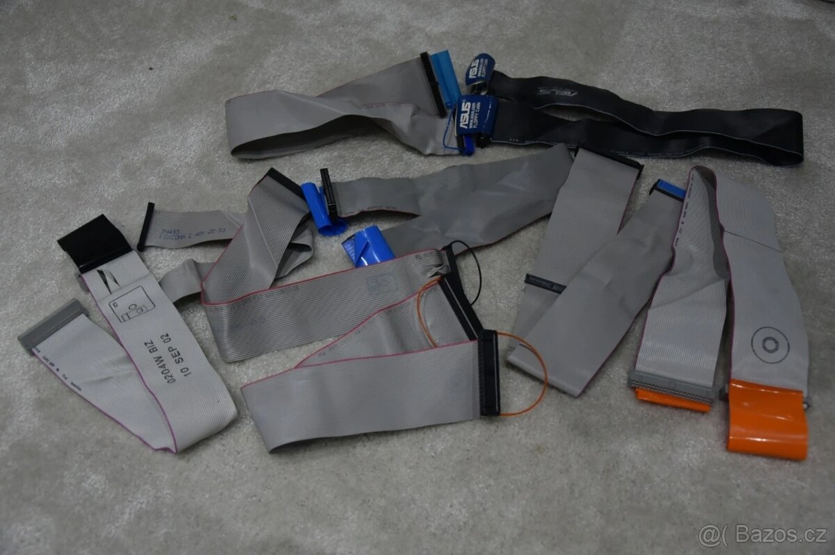 Set 9 náhodných PATA IDE kabelů