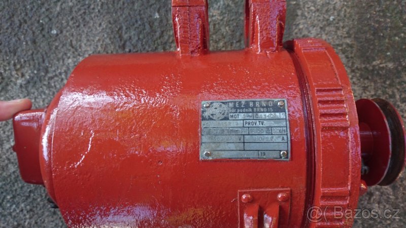 Prodám elektromotor se spojkou