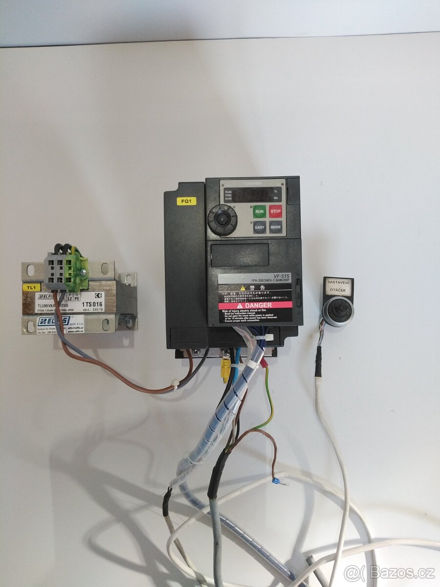 Frekvenční měnič Toshiba VFS15S+síťová tlumivka+potenciometr